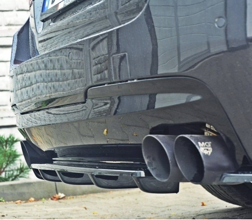 Maxton Design Central Rear Splitter BMW 5 Series F11 M-Package (Fits Two Double Exhaust Ends)