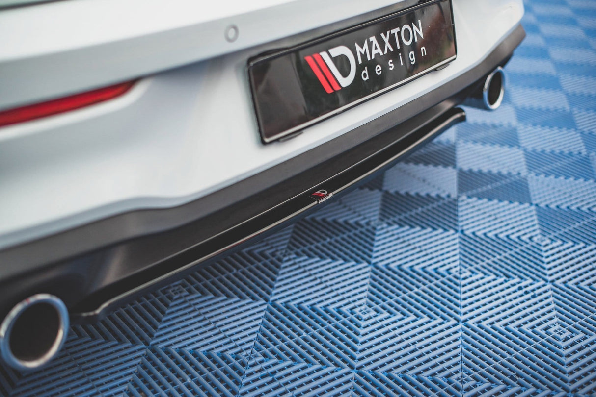 Maxton Design Central Rear Splitter Volkswagen Golf Mk8 GTi