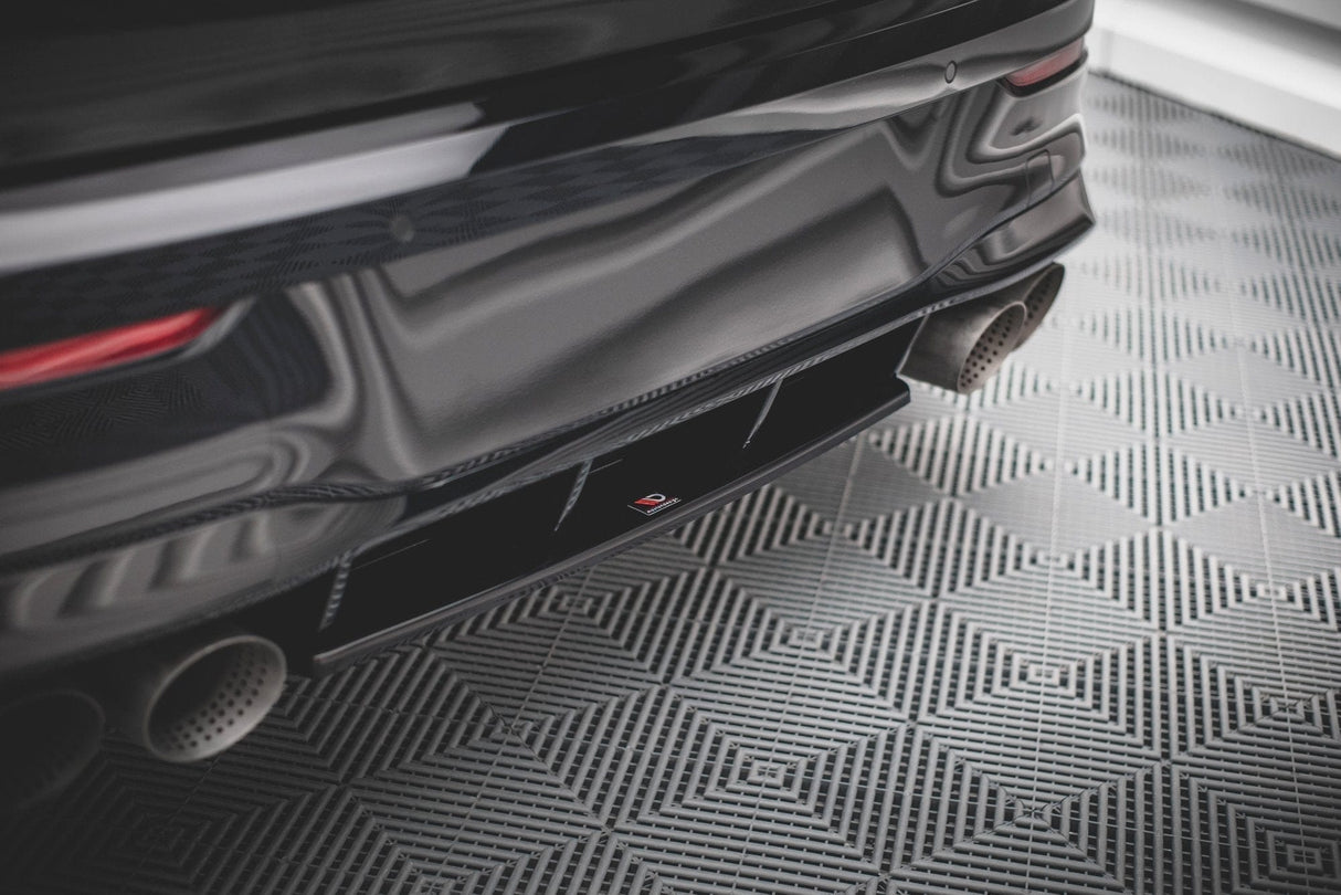 Maxton Design Central Rear Splitter - VW Golf R Mk8