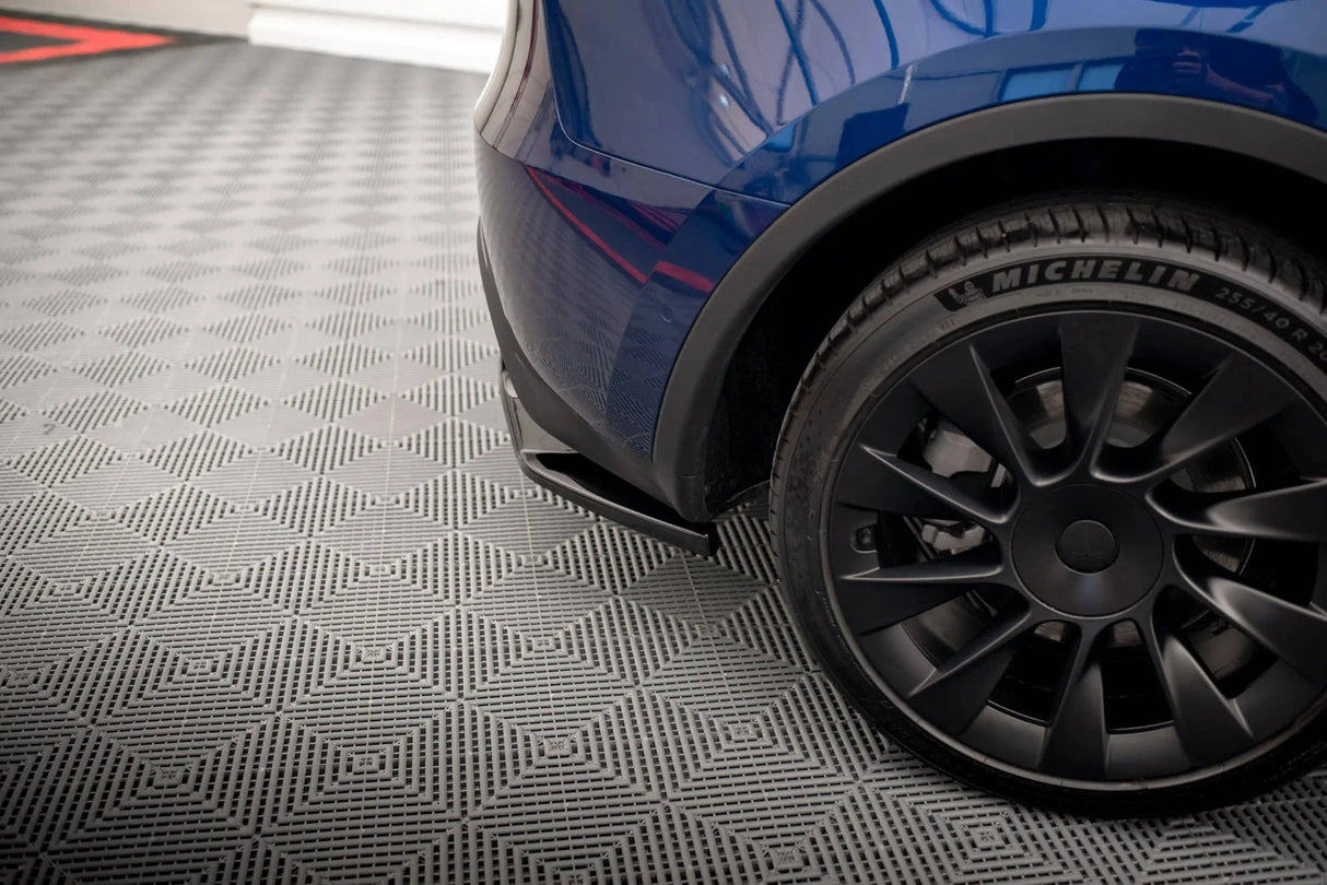 Maxton Design Central Rear Splitter (With Vertical Bars) - Tesla / Model Y
