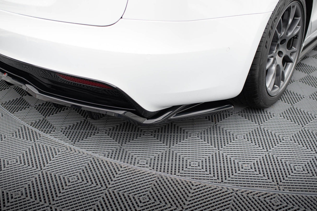 Maxton Design Central Rear Splitter (With Vertical Bars) V.2 Tesla Model S Plaid MK1 Facelift