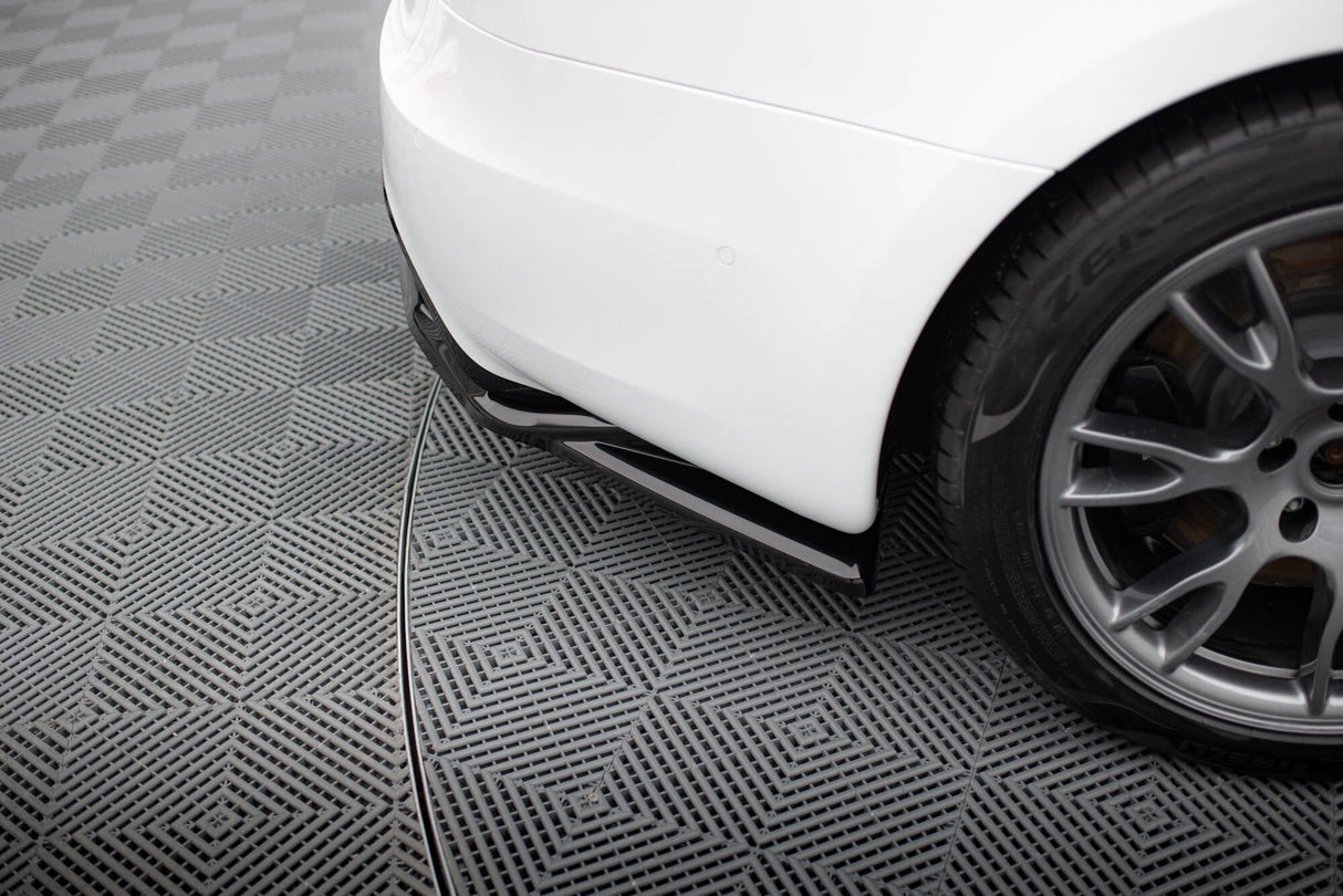 Maxton Design Central Rear Splitter (With Vertical Bars) V.2 Tesla Model S Plaid MK1 Facelift