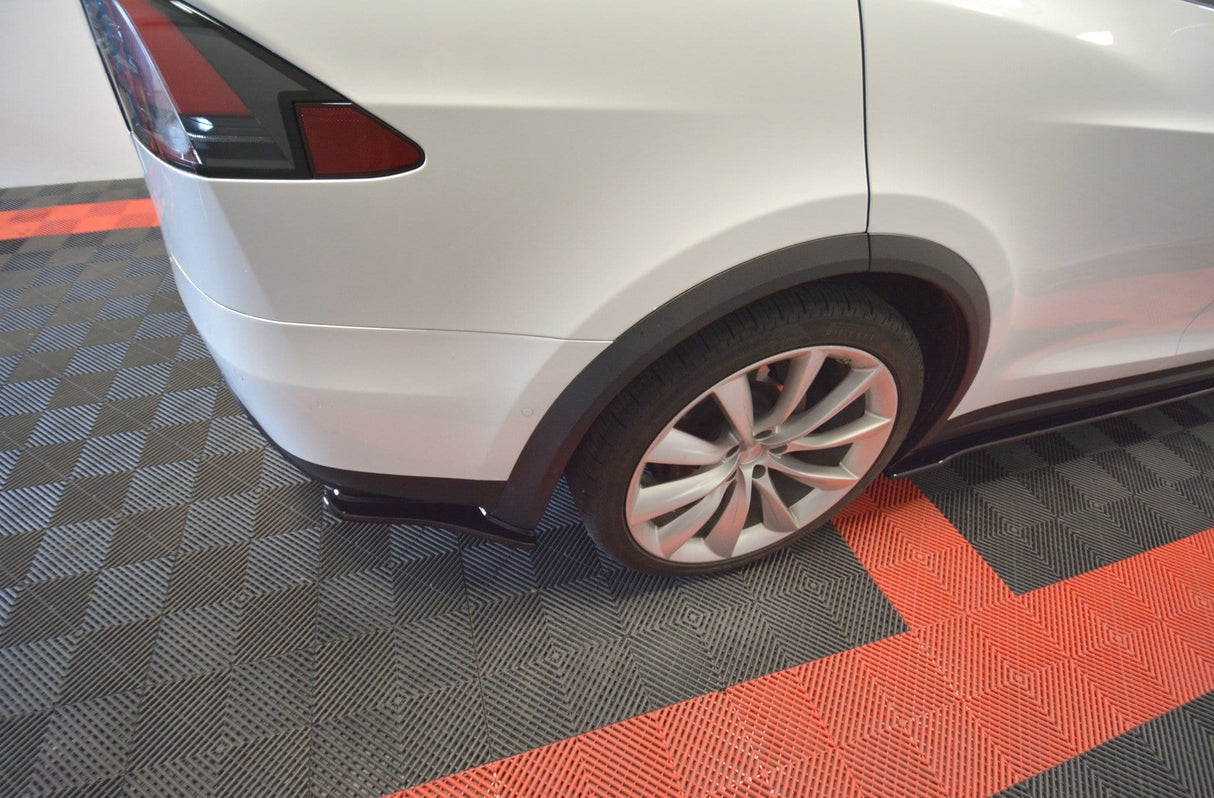 Maxton Design Rear Side Splitters V.1 Tesla Model X