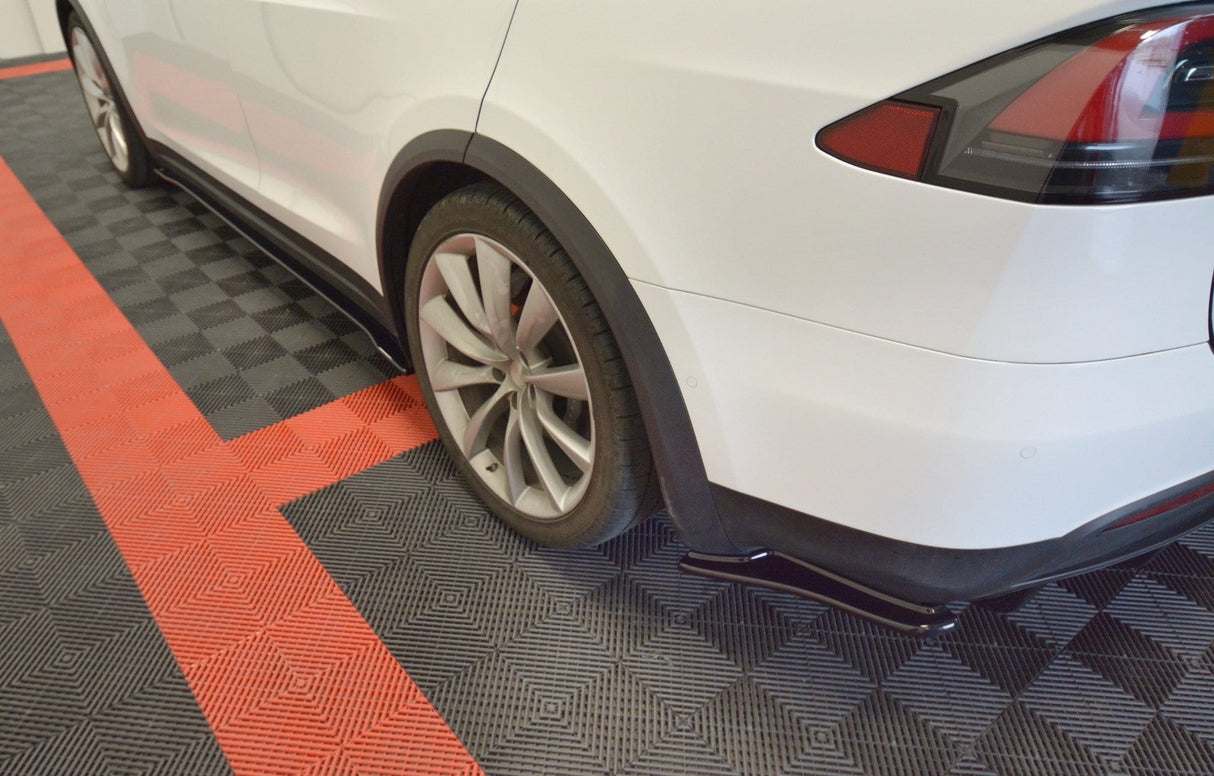 Maxton Design Rear Side Splitters V.1 Tesla Model X