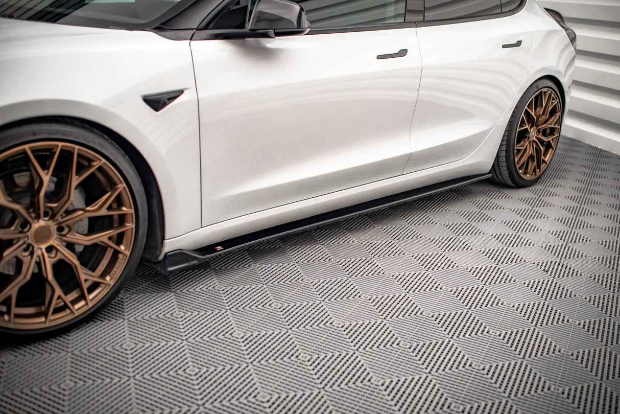 Maxton Design Side Skirts Diffusers V.2 Tesla Model 3
