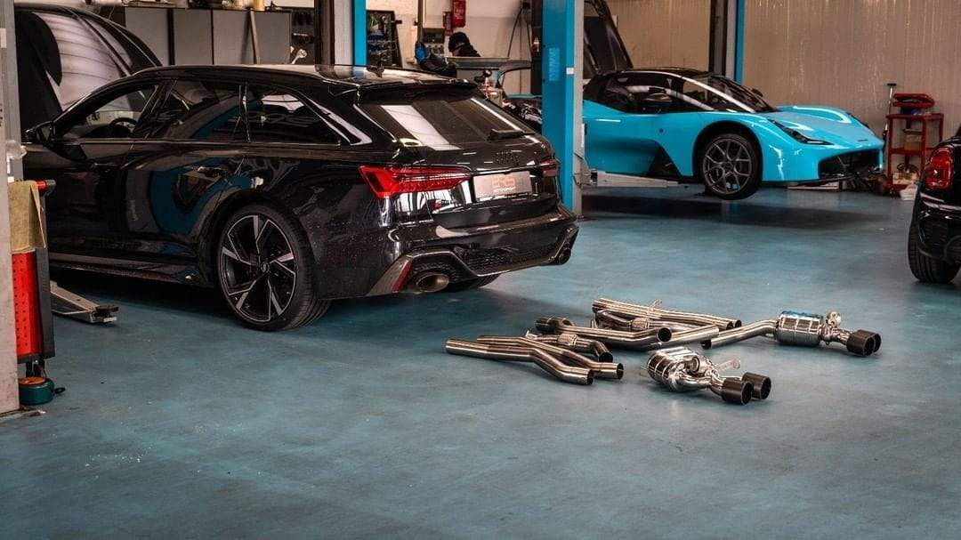 Capristo Valved Exhaust with Bevelled Carbon Fiber Tips (E2P) | Audi RS6/RS7 C8