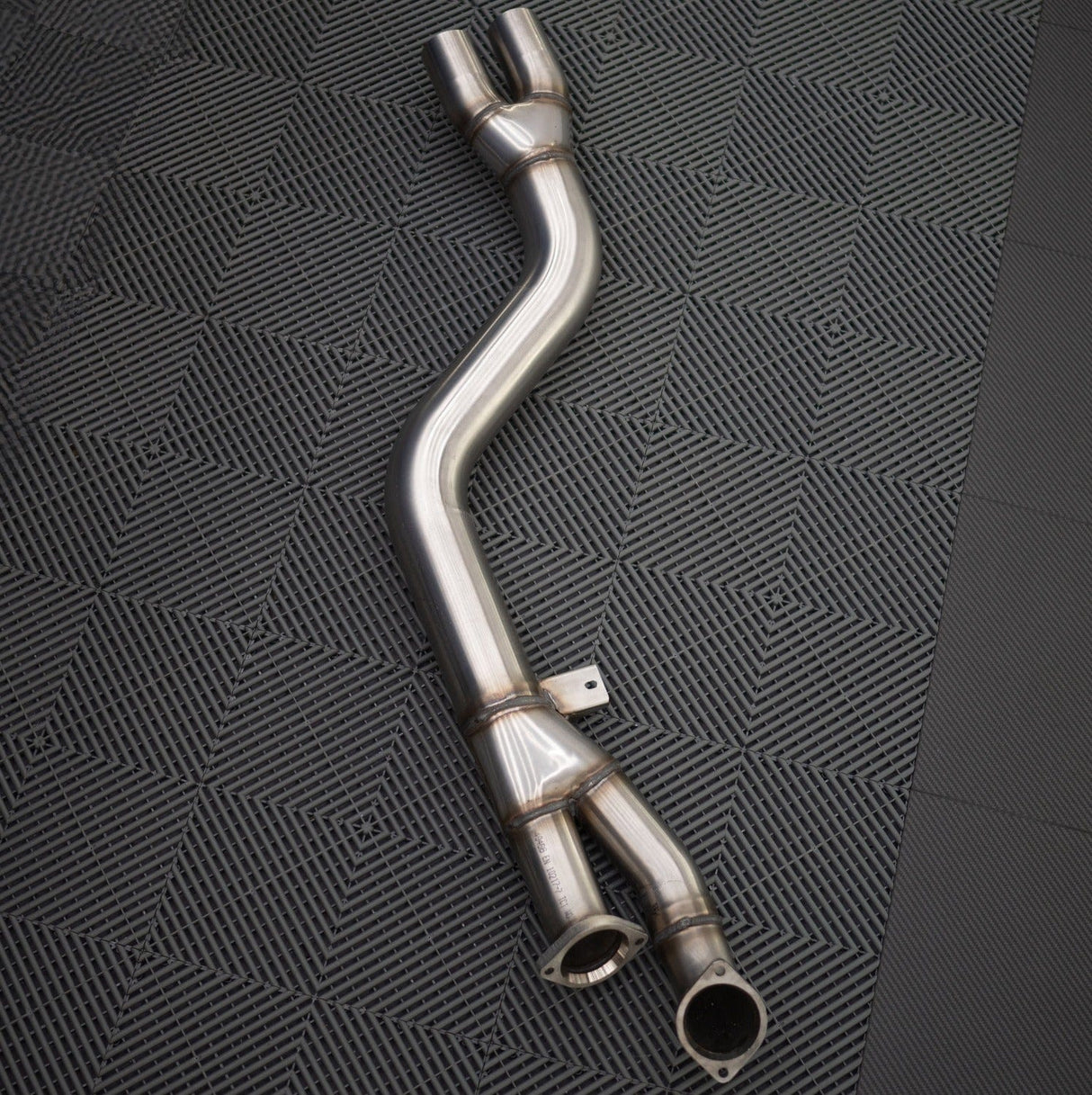 Milltek Single Mid Pipe - BMW G87 M2