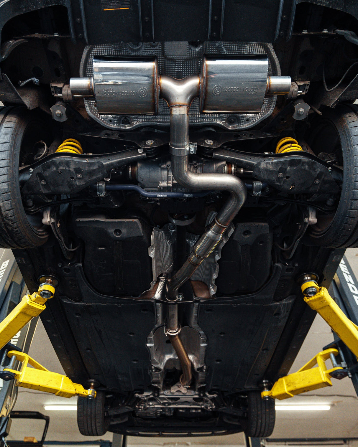 AWE Tuning Exhaust Suite - VW MK8 Golf R