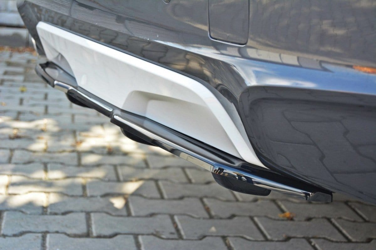Maxton Design Central Rear Splitter BMW X4 M-Package (With A Vertical Bar)