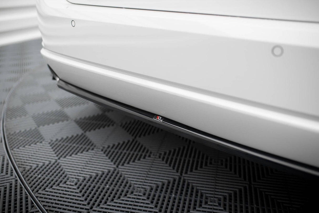Maxton Design Central Rear Splitter BMW 3 Sedan / Touring G20 / G21 Facelift