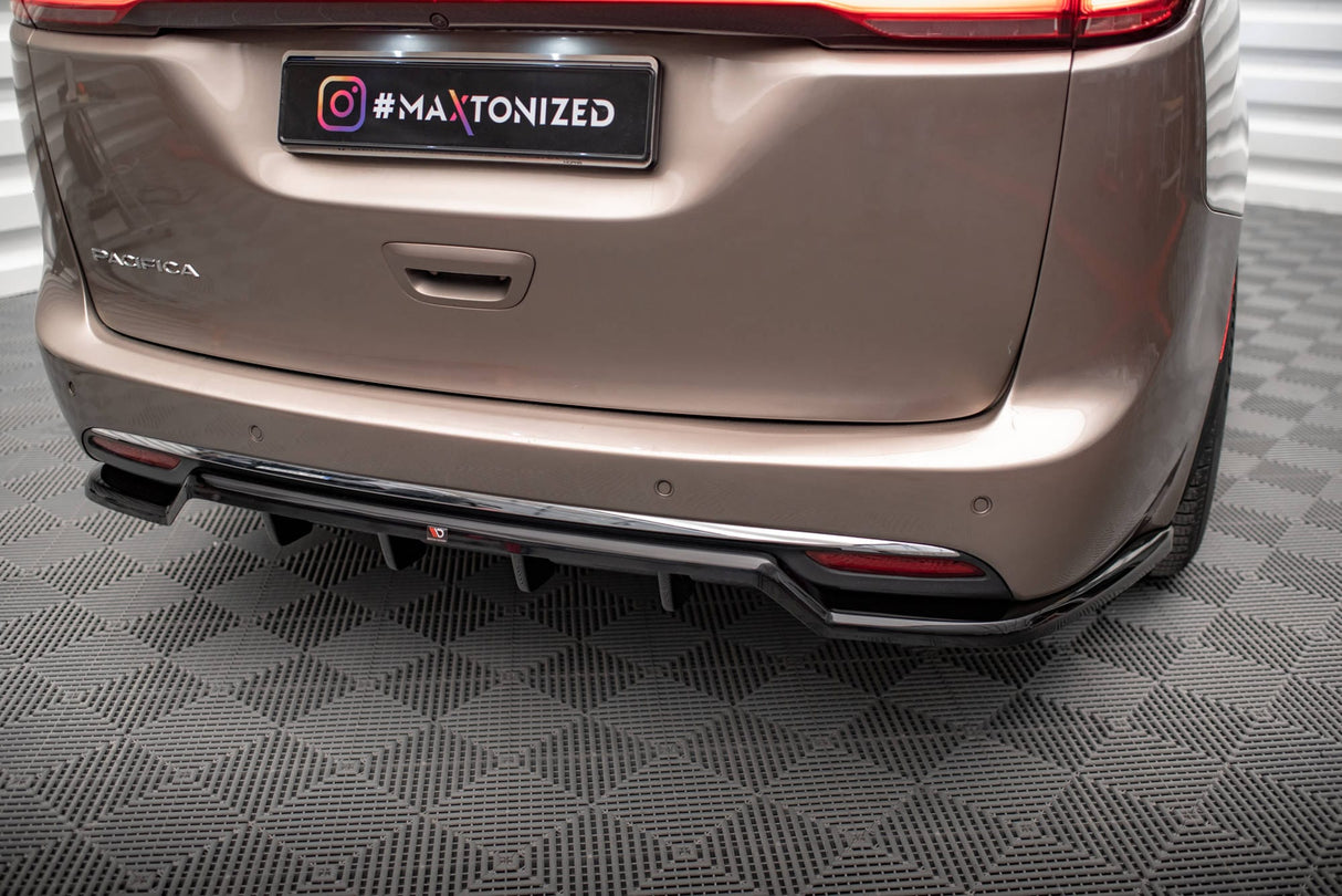 Maxton Design Central Rear Splitter (With Vertical Bars) Chrysler Pacifica MK2