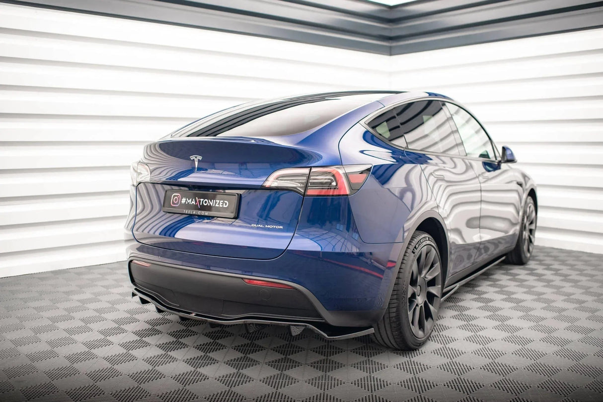 Maxton Design Central Rear Splitter (With Vertical Bars) - Tesla / Model Y