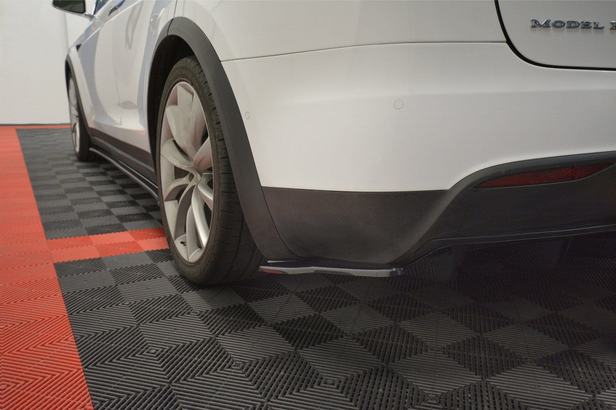 Maxton Design Rear Side Splitters V.2 Tesla Model X