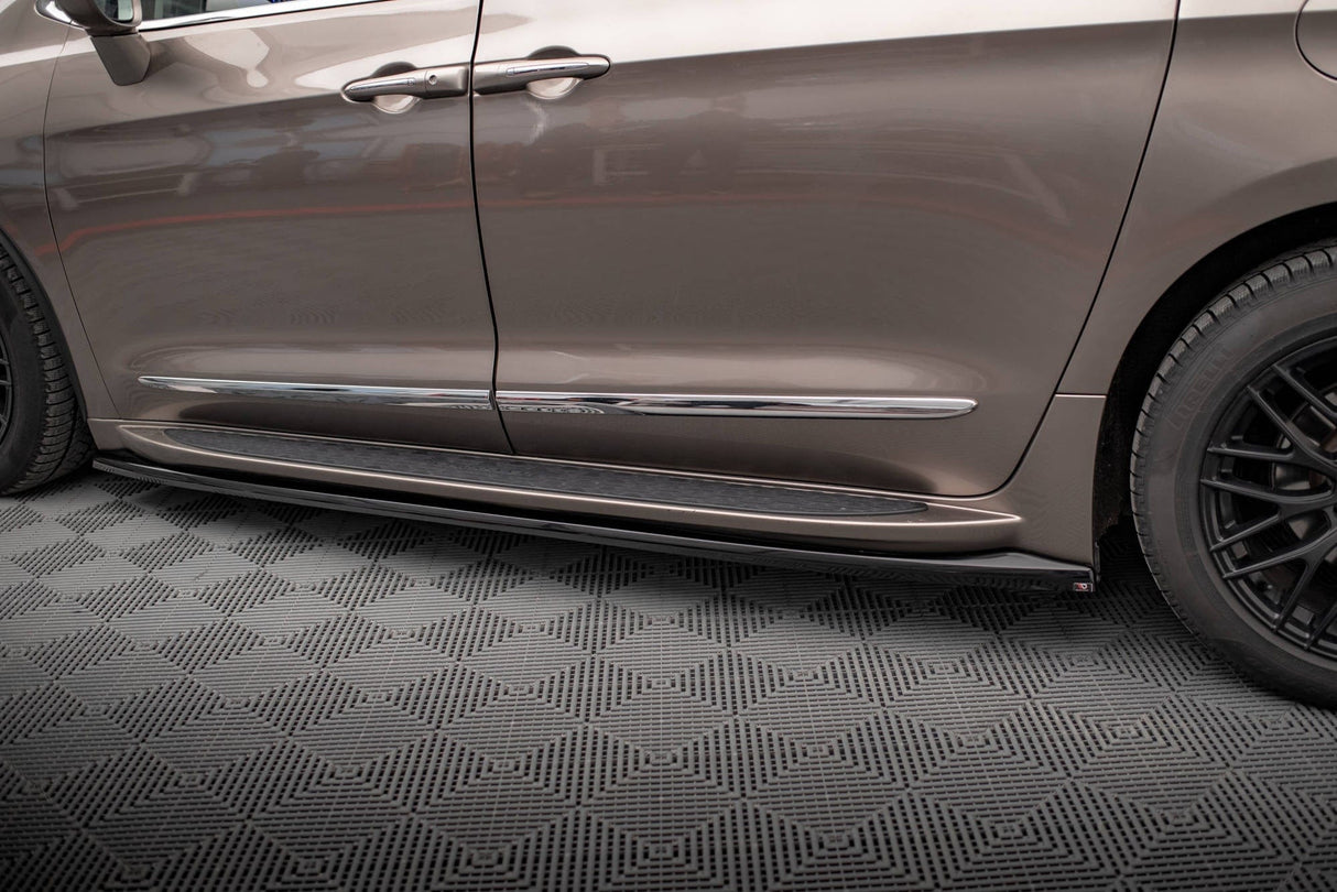 Maxton Design Side Skirts Diffusers Chrysler Pacifica MK2