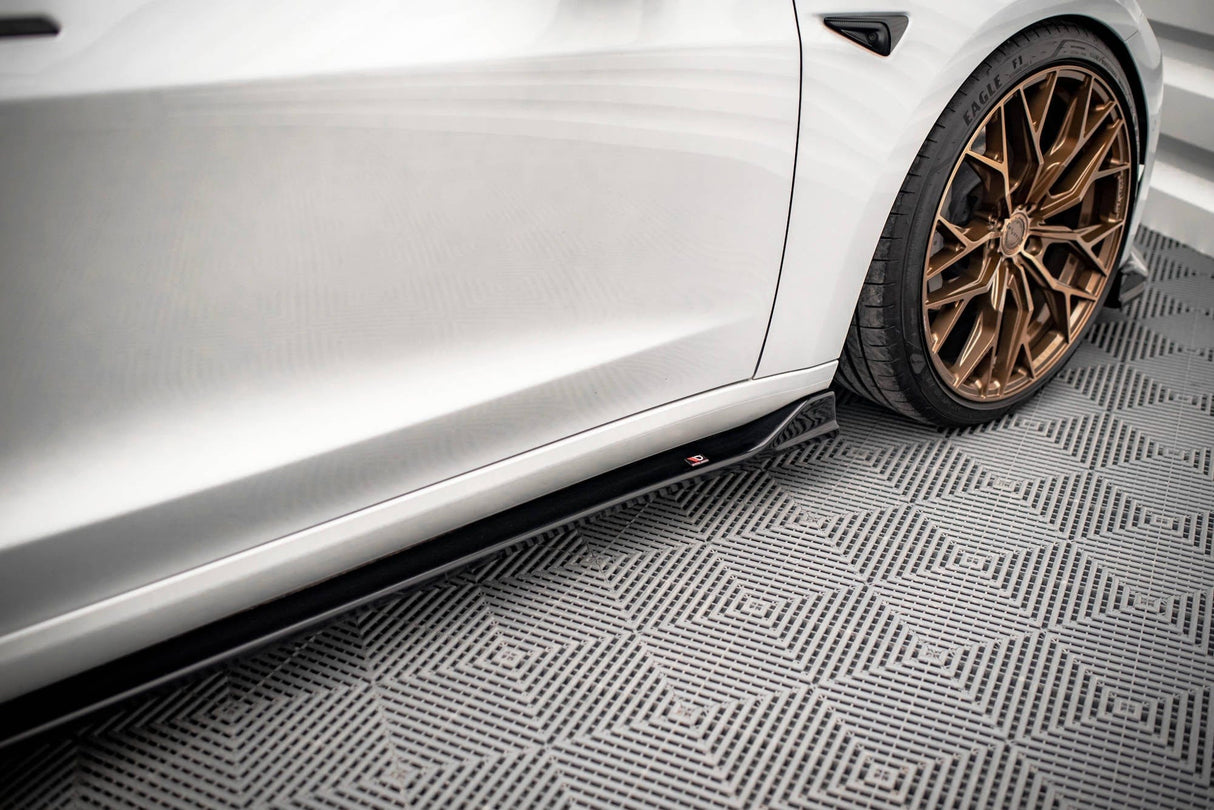 Maxton Design Side Skirts Diffusers V.2 Tesla Model 3