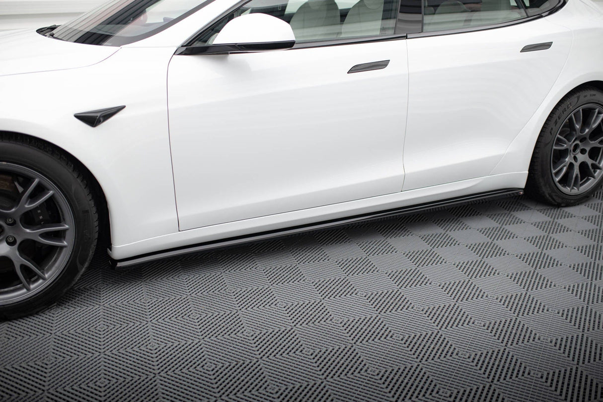 Maxton Design Side Skirts Diffusers V.2 Tesla Model S Plaid MK1 Facelift