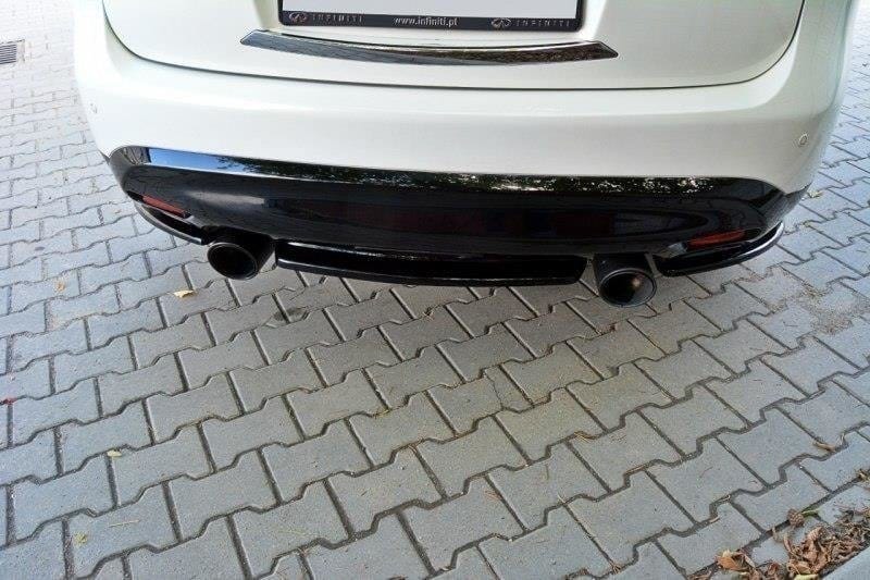 Maxton Design Central Rear Splitter Infiniti Qx70